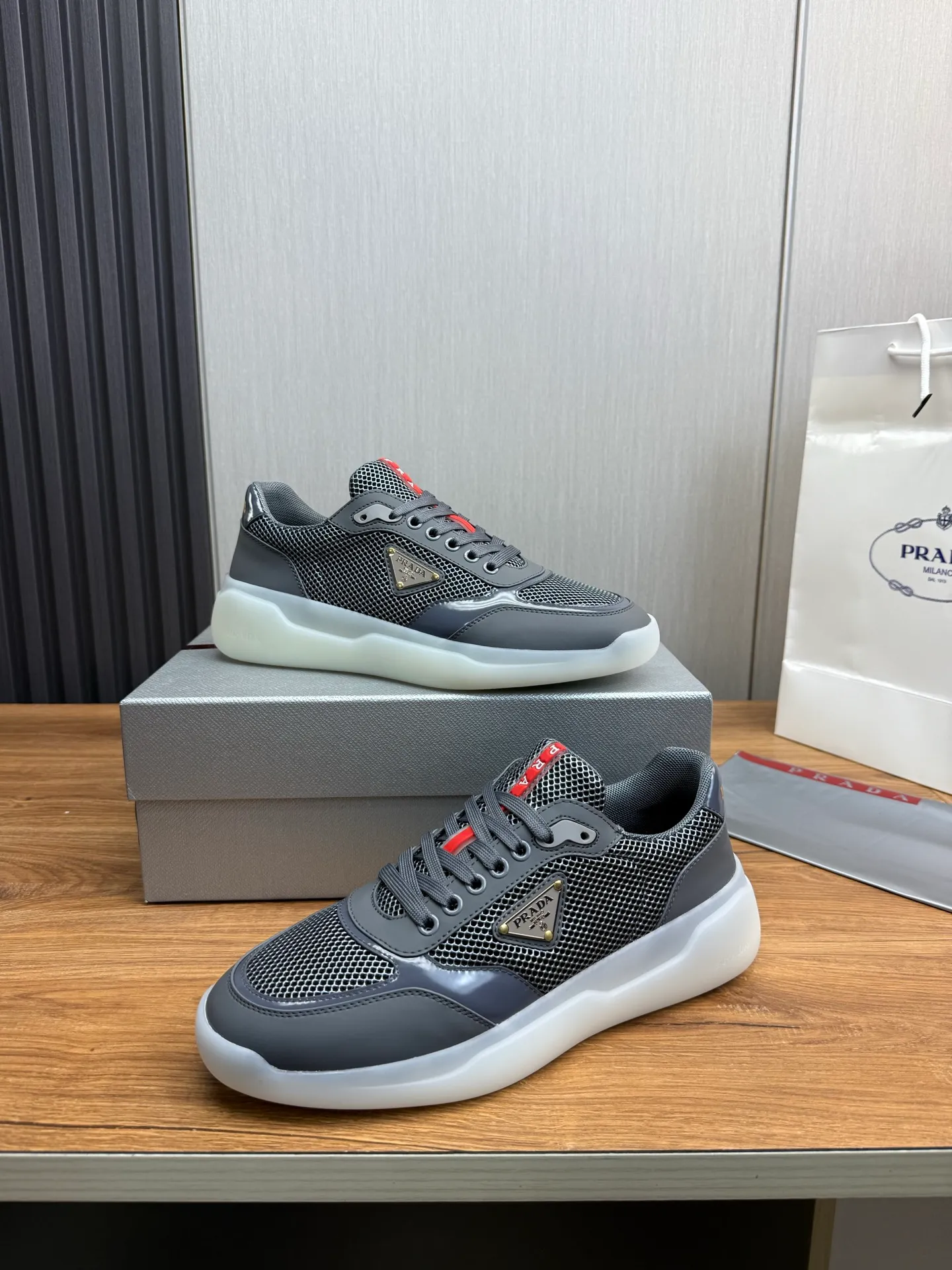 Factory price 620💰 [PRADA] Official website synchronizes new models, high-quality shipments ✔️Hot sale🔥 Original cowhide + cowhide lining, 1🆚1 replica, original bottom, 38-45 (men's 45 is custom-made and cannot be returned)